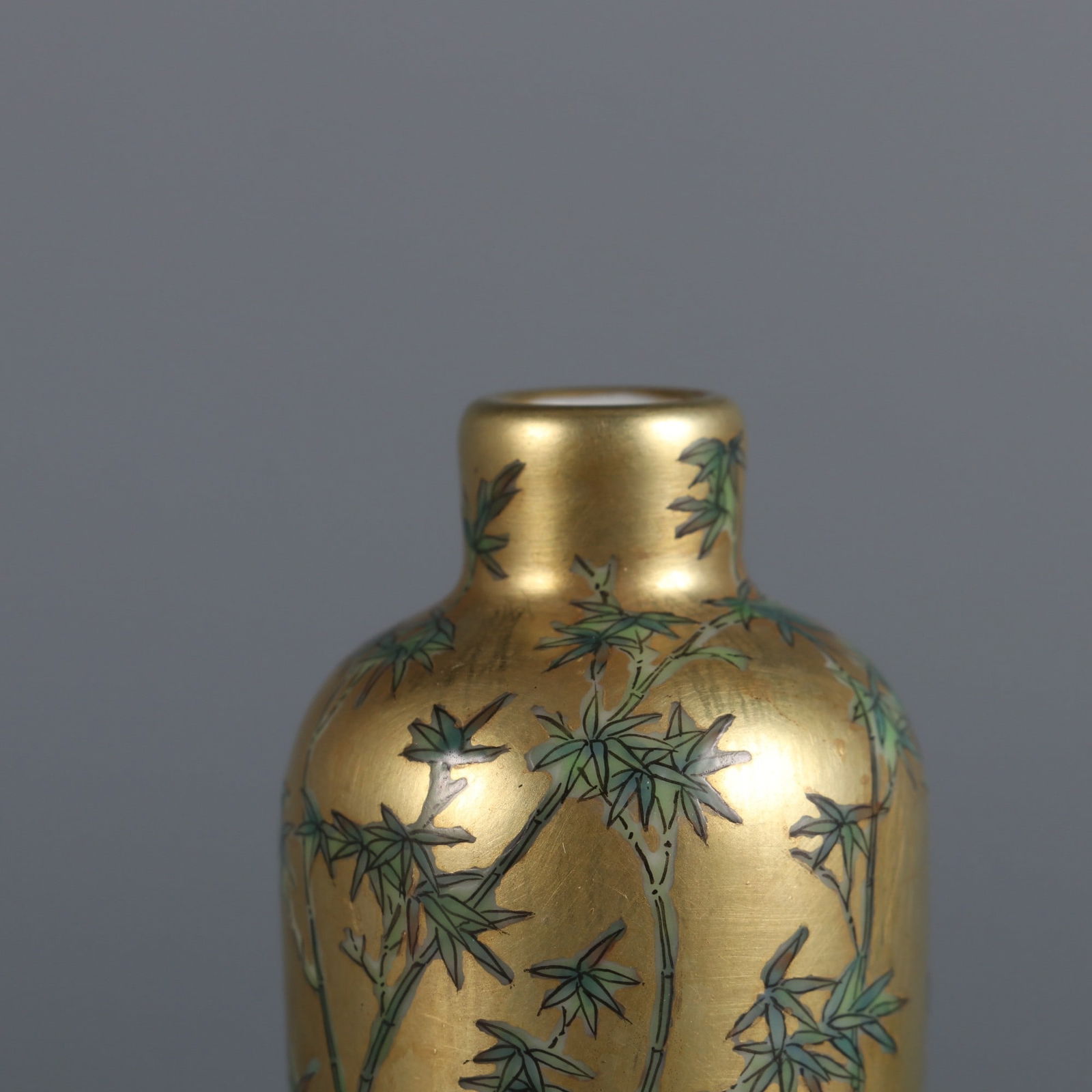 An Exquisite Famille-Rose Bamboo Pattern Snuff Bottle - 3