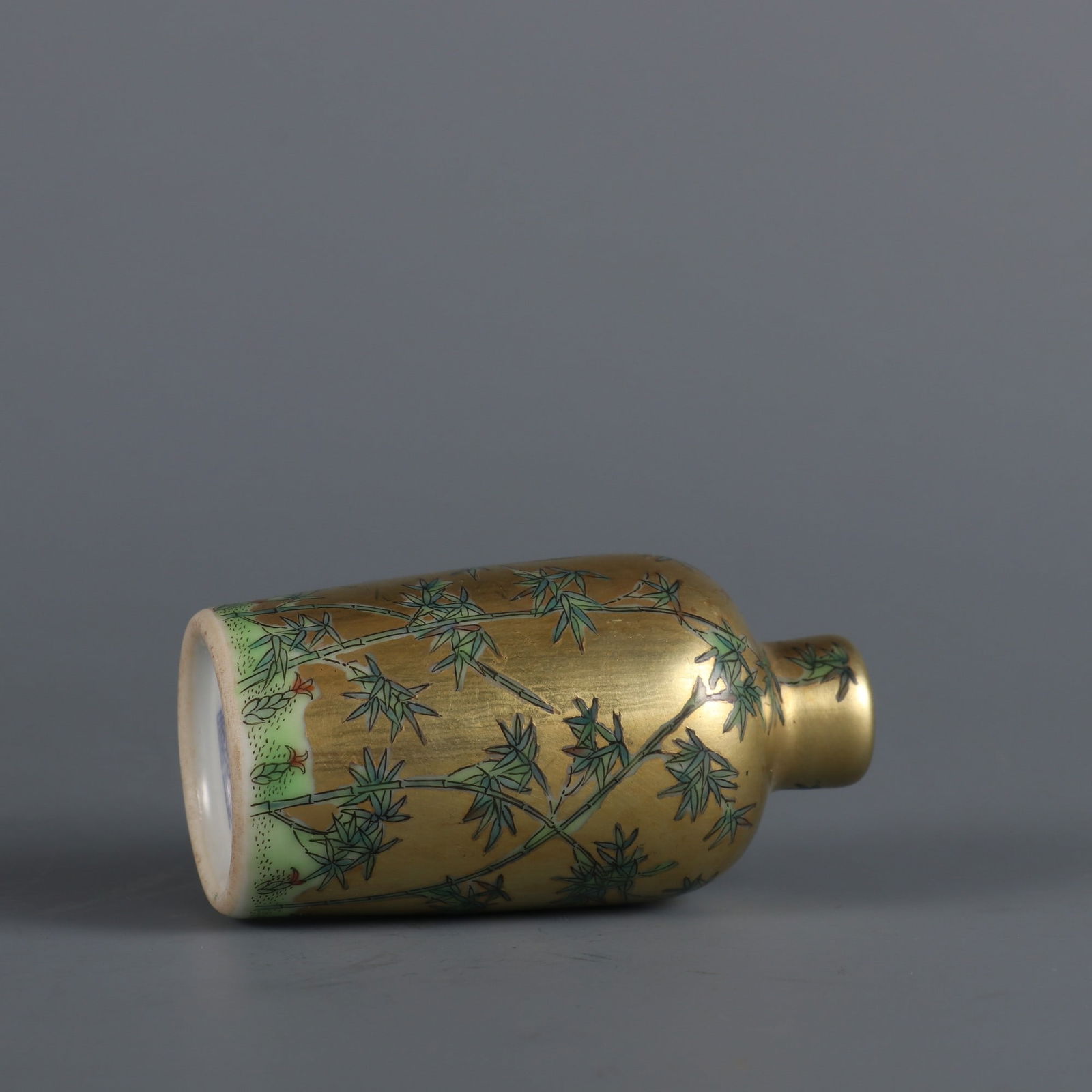 An Exquisite Famille-Rose Bamboo Pattern Snuff Bottle - 5