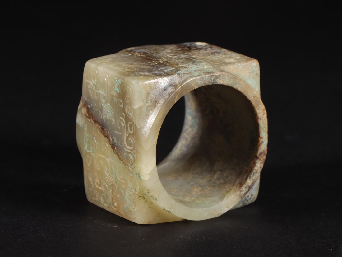 An Exquisite White Jade Ornament - 8