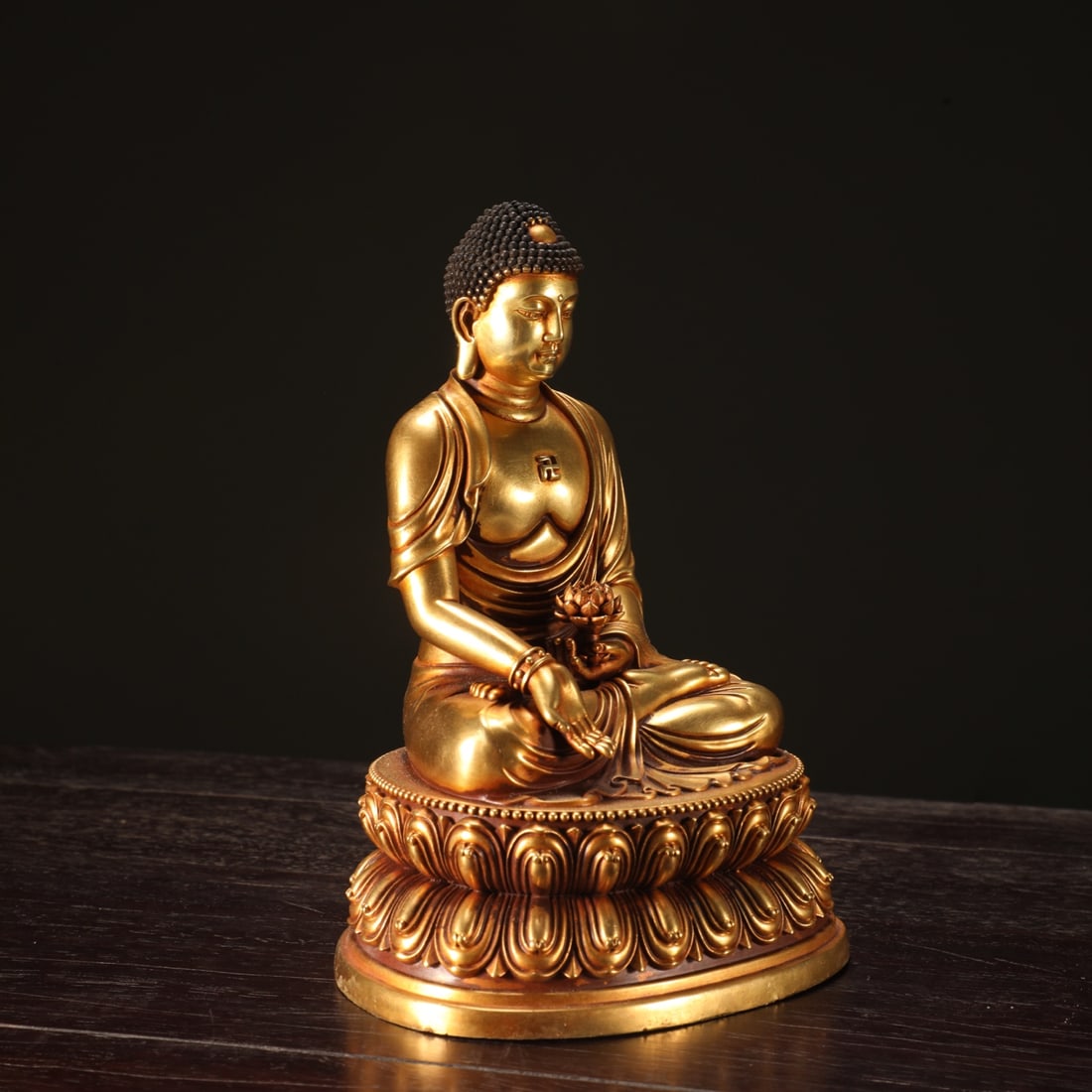 An Exquisite Gilt Bronze Buddha Statue - 2