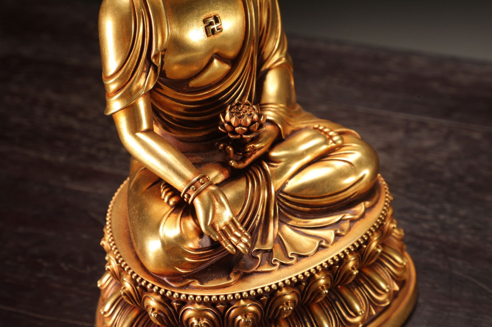 An Exquisite Gilt Bronze Buddha Statue - 6