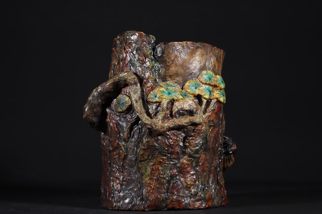 An Exquisite Biomimetic porcelain Pine Pattern with poem Brush Pot: An Exquisite Biomimetic porcelain Pine Pattern with poem Brush Pot Qing Dynasty, China Size:17cmx15cm (The Dimensions Of All Batches Are Manually Measured.If You Need More Detailed Information, Please