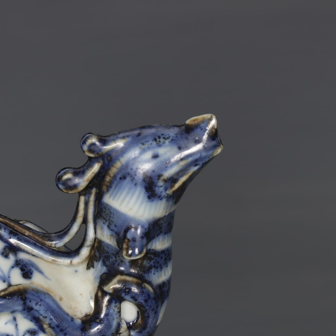 An Exquisite Blue and White Dragon Pattern Lotus Pattern Ewer - 7