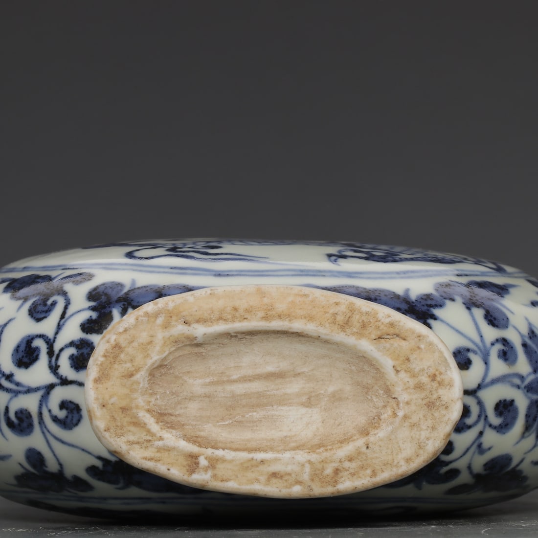 An Exquisite Blue and White Dragon Pattern Lotus Pattern Ewer - 9