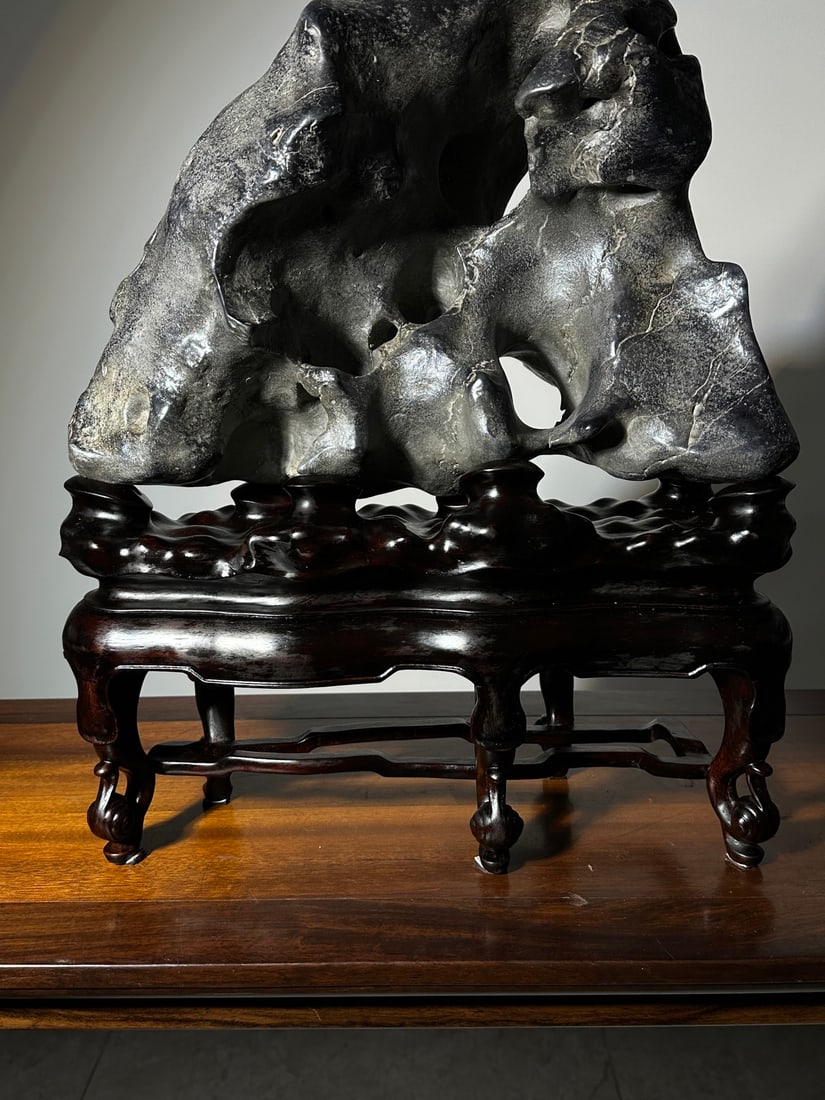 An Exquisite Taihu Stone Ornament - 3