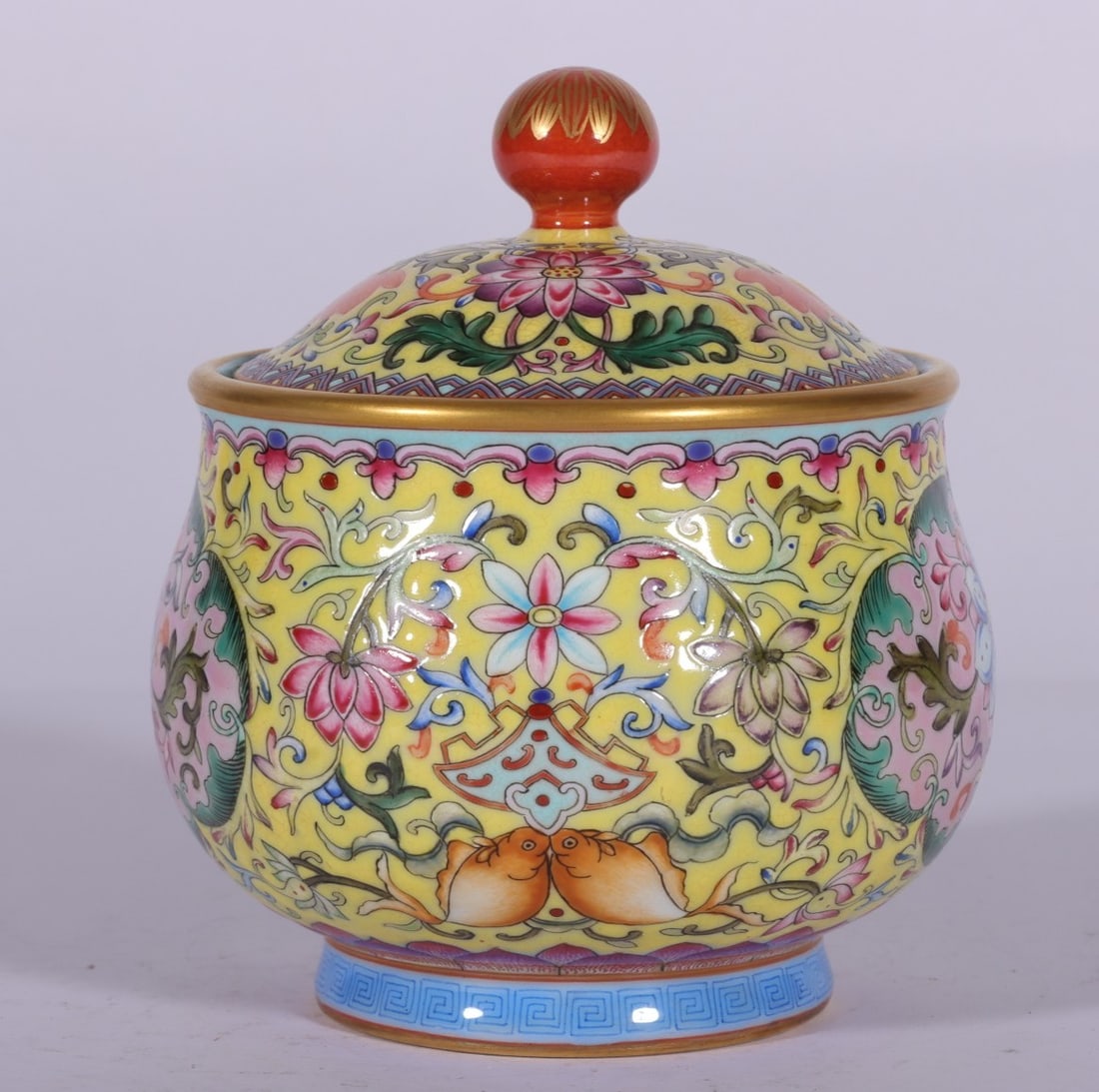 An Exquisite Enamel Lotus Pattern Tea Caddy - 4
