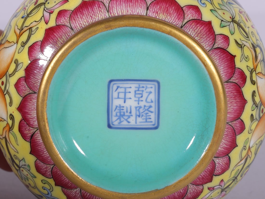 An Exquisite Enamel Lotus Pattern Tea Caddy - 8