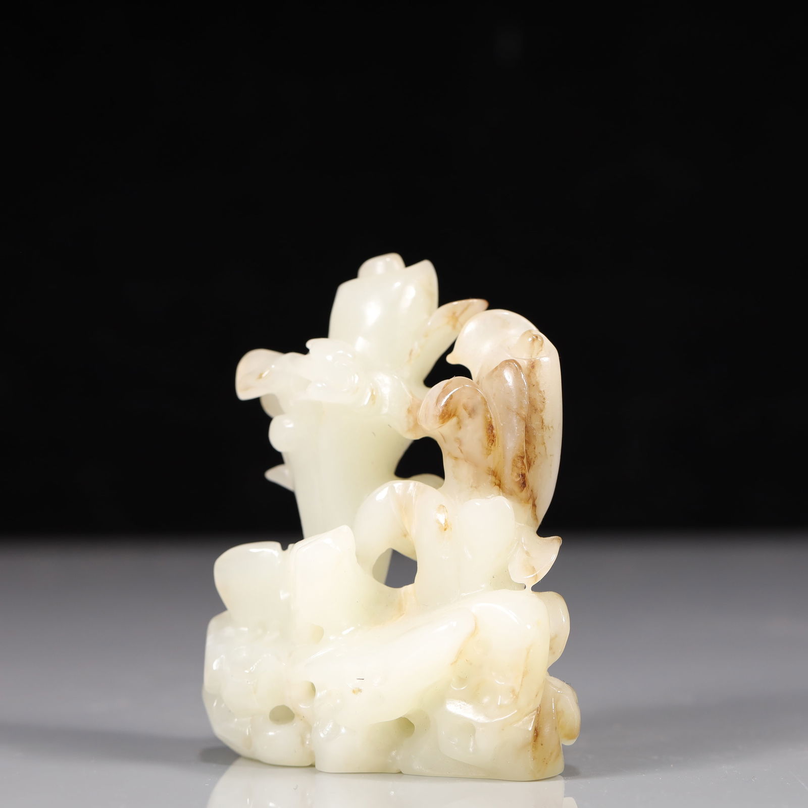 A Exquisite White Jade Flower Ornament - 2