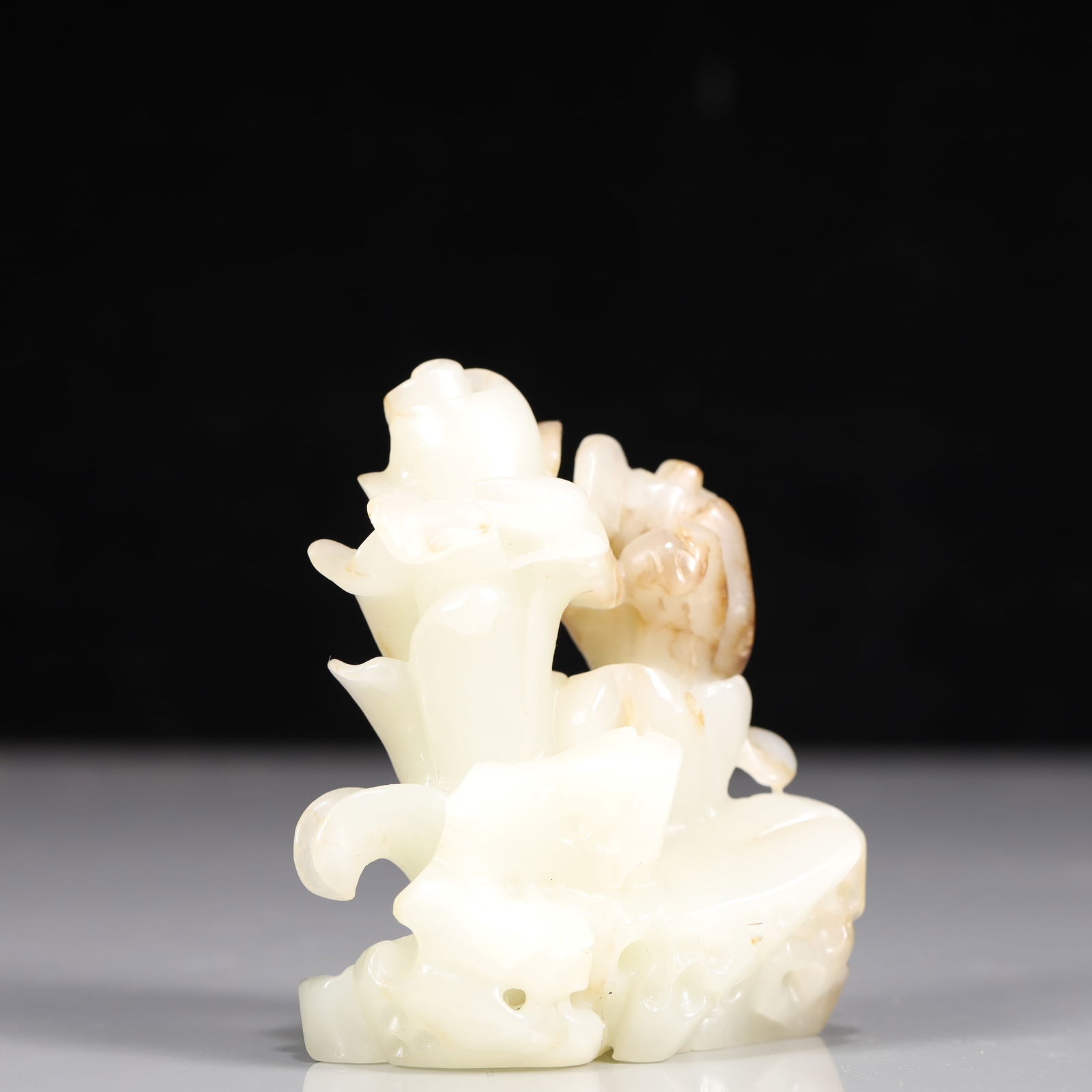 A Exquisite White Jade Flower Ornament - 3