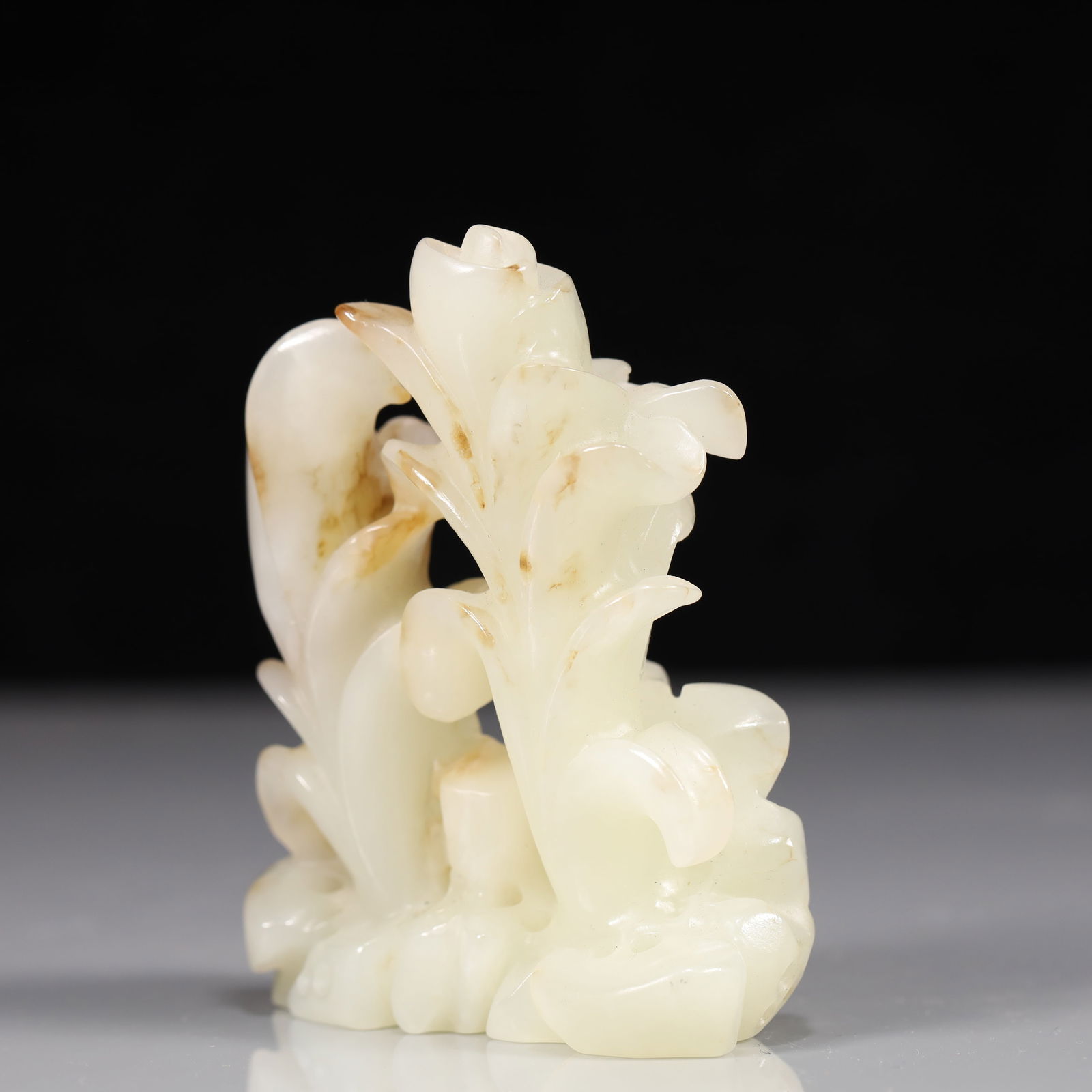 A Exquisite White Jade Flower Ornament - 4