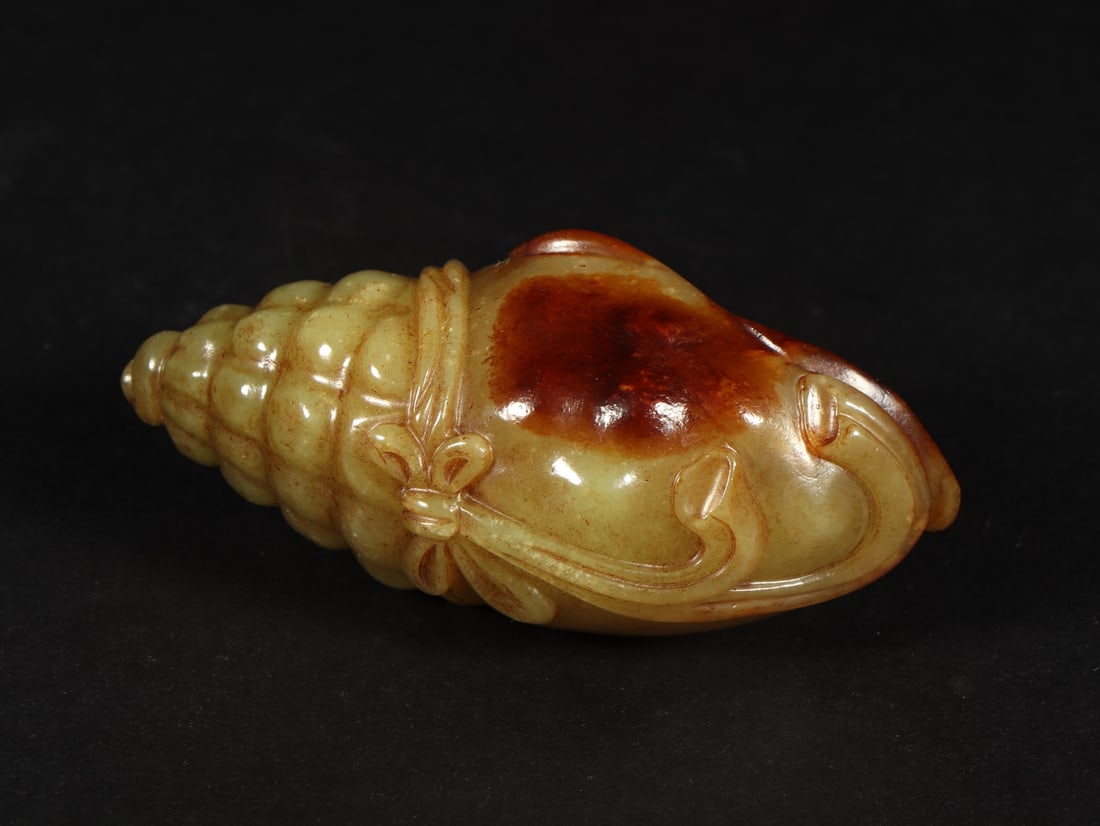 An Exquisite Yellow Jade Ornament: An Exquisite Yellow Jade Ornament Qing Dynasty, China Size:9.7cmx4.6cmx4.7cm Weight:127g (The Dimensions Of All Batches Are Manually Measured.If You Need More Detailed Information, Please Contact