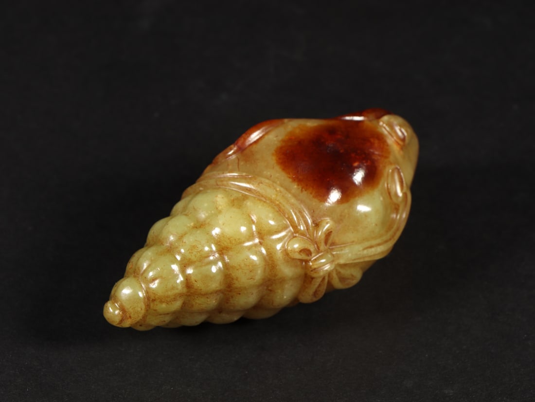 An Exquisite Yellow Jade Ornament - 3