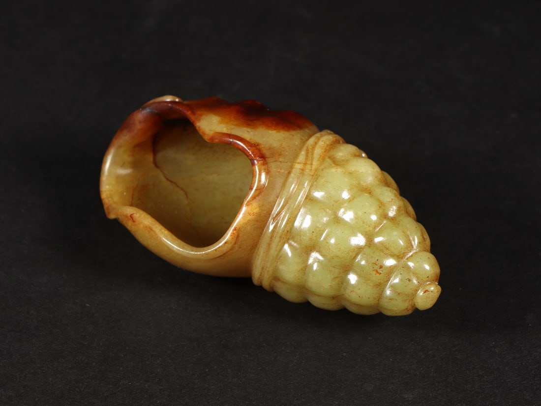 An Exquisite Yellow Jade Ornament - 4