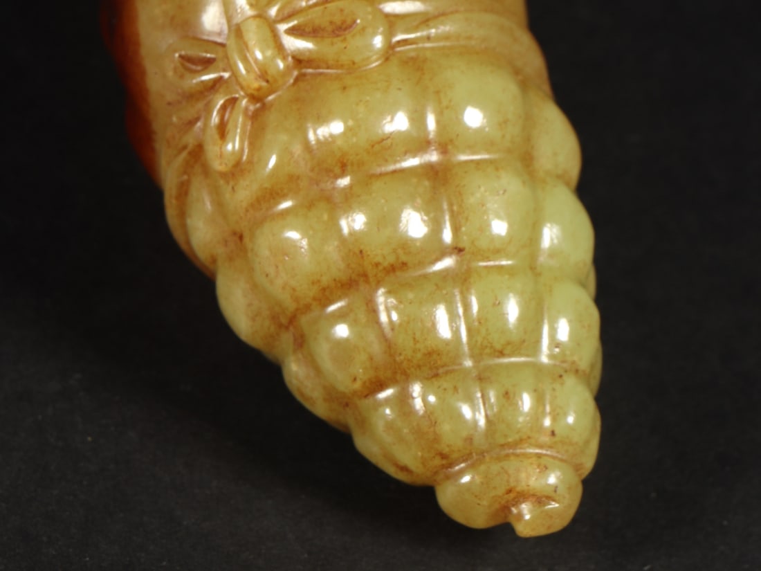 An Exquisite Yellow Jade Ornament - 8