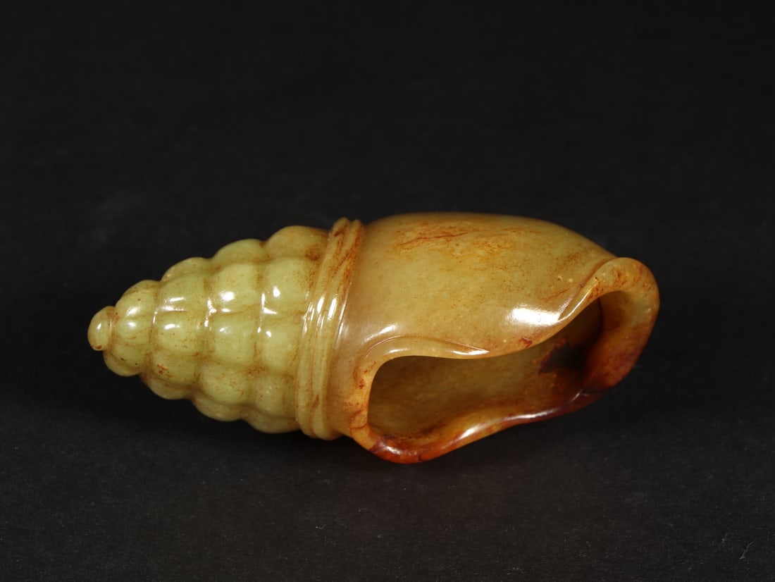 An Exquisite Yellow Jade Ornament - 9