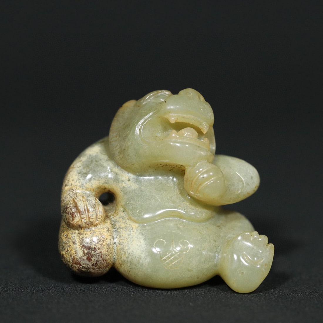 An Exquisite White Jade Bear Ornament (1 of 9)