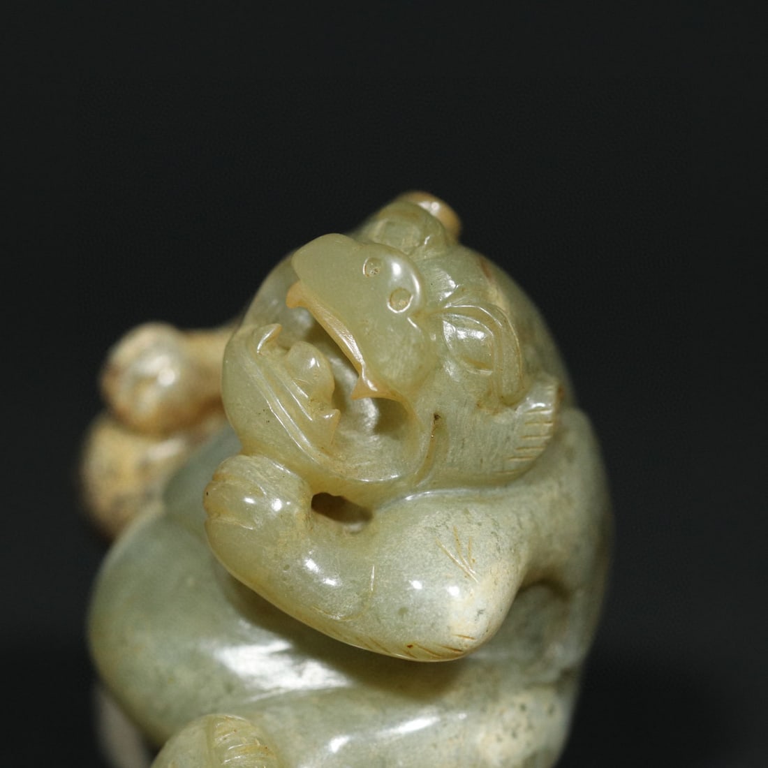 An Exquisite White Jade Bear Ornament - 9