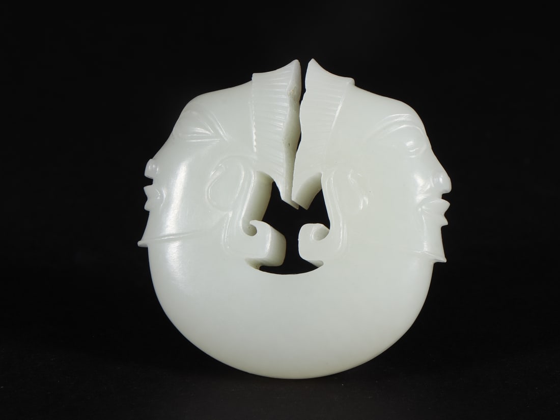 An Exquisite White Jade Ornament - 2