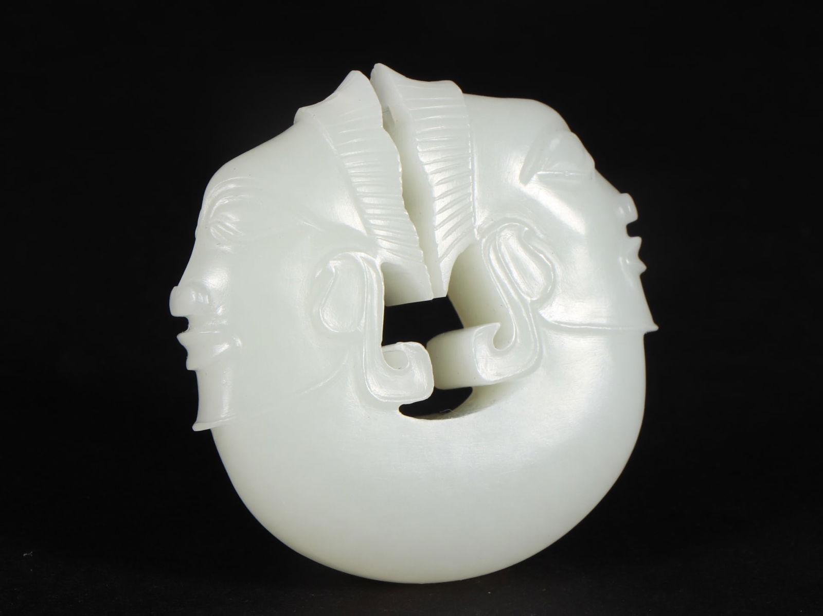 An Exquisite White Jade Ornament - 3