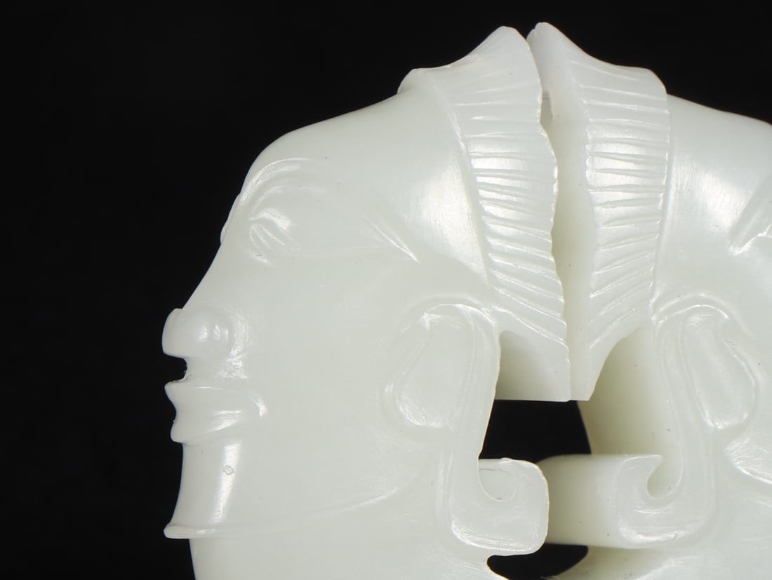 An Exquisite White Jade Ornament - 6