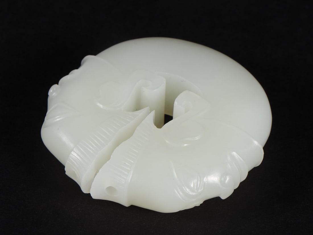 An Exquisite White Jade Ornament - 8