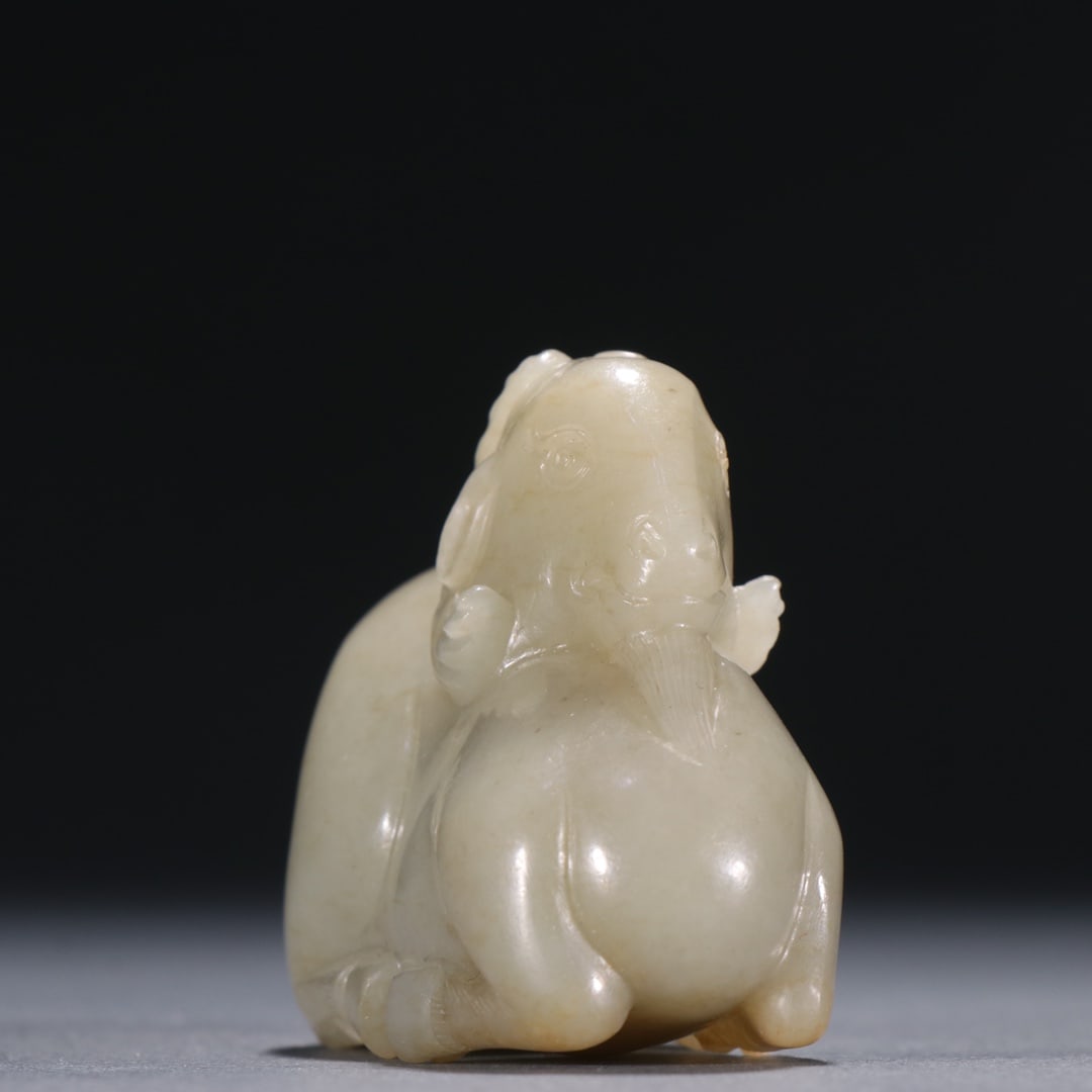 An Exquisite White Jade Sheep Ornament - 3