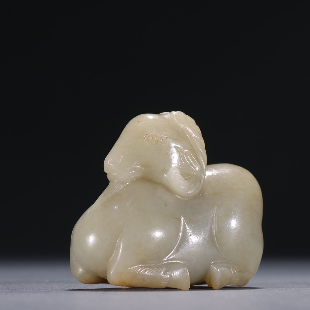 An Exquisite White Jade Sheep Ornament - 4