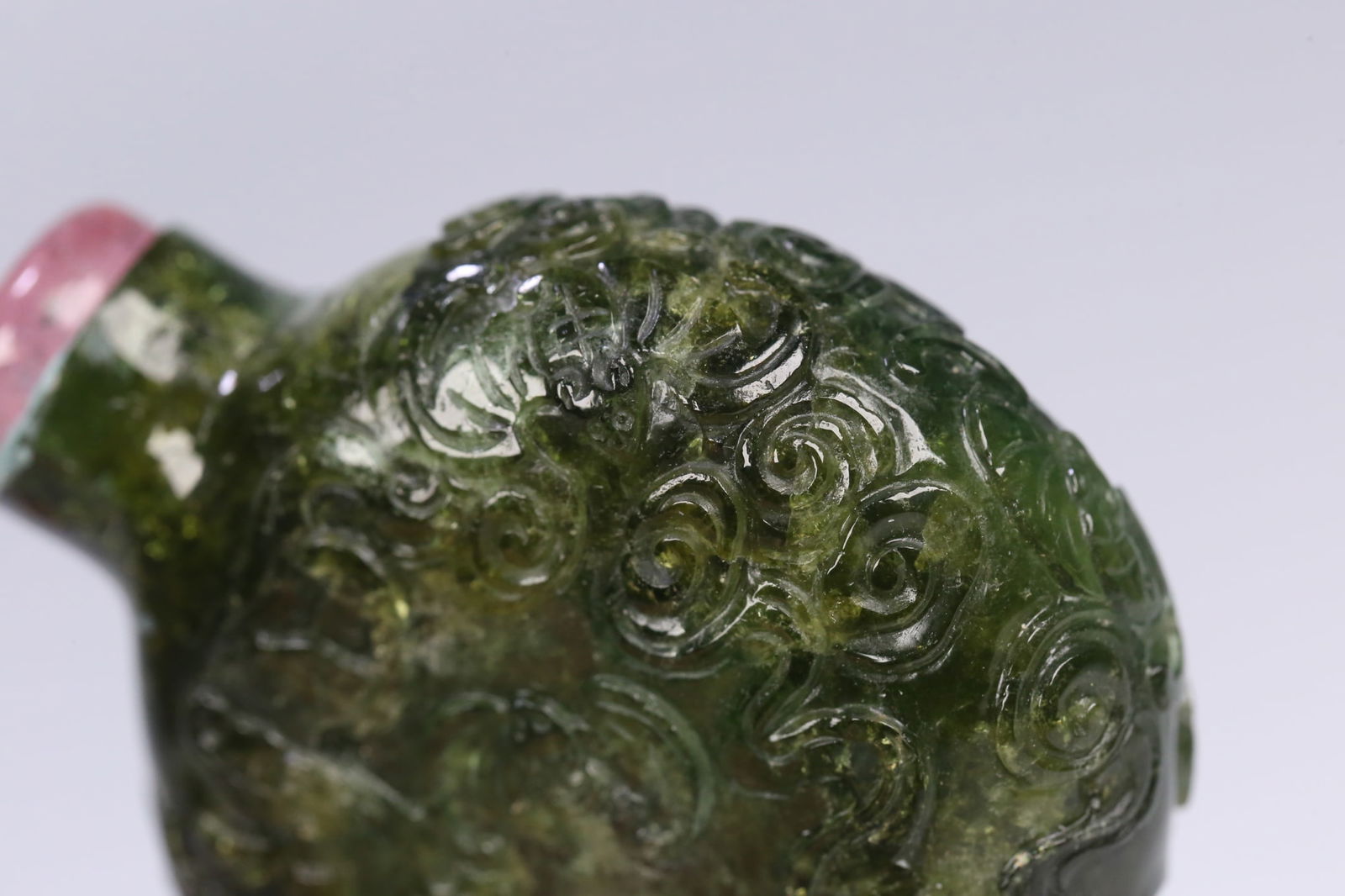 An Exquisite Tourmaline Bats Pattern Auspicious Cloud Pattern Snuff Bottle - 8