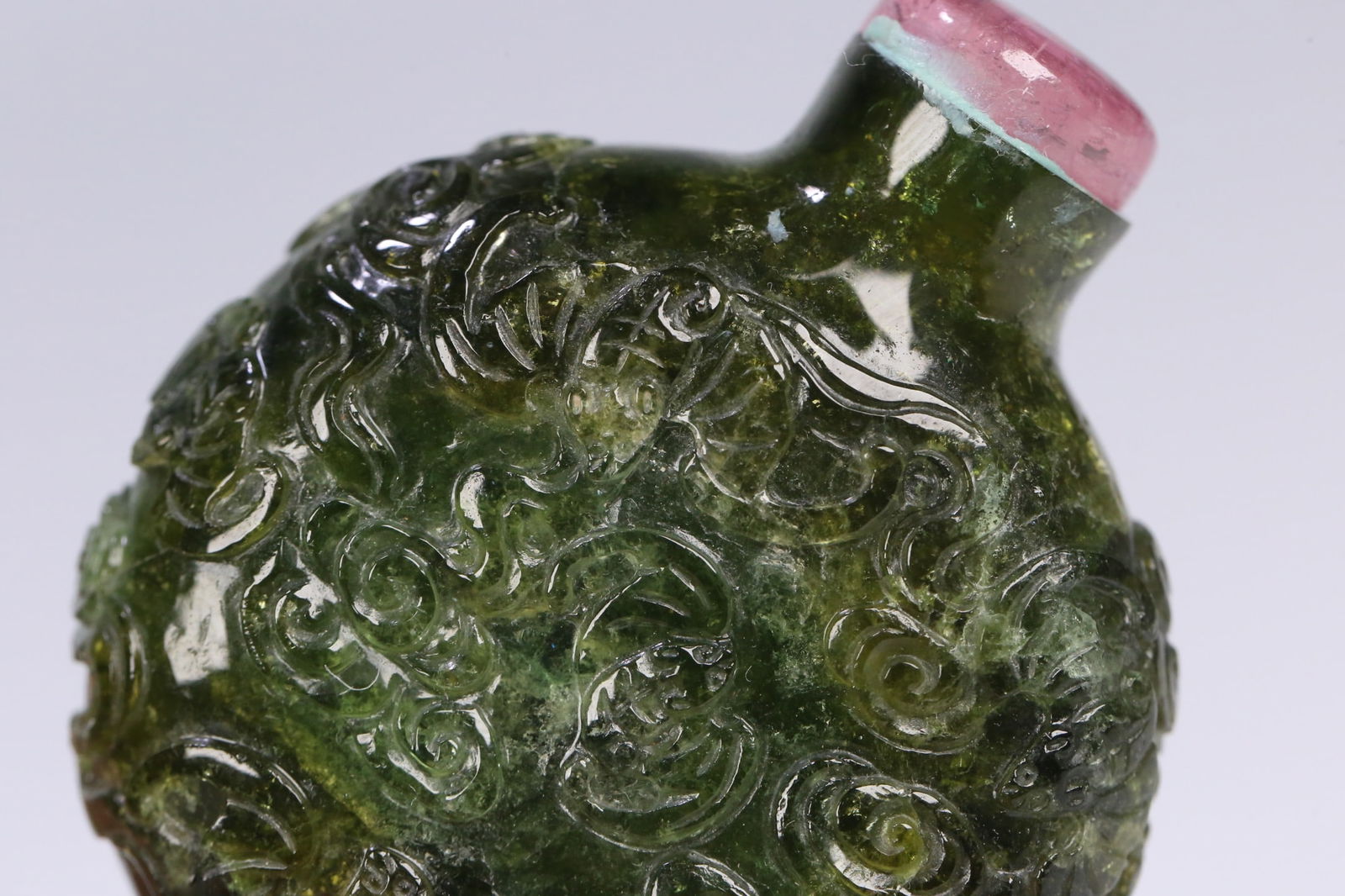 An Exquisite Tourmaline Bats Pattern Auspicious Cloud Pattern Snuff Bottle - 9