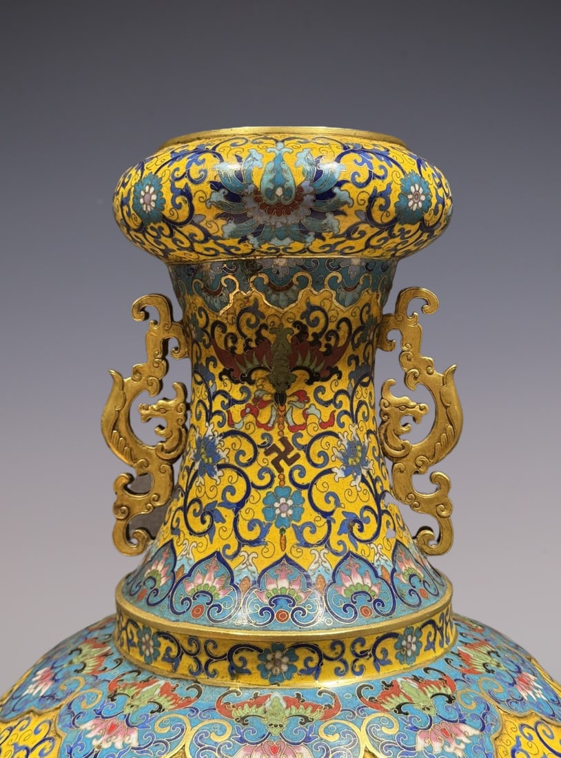 An Exquisite Cloisonne Lotus Pattern Dragon Pattern Bats and Peach Pattern Double-Ears Vase - 3