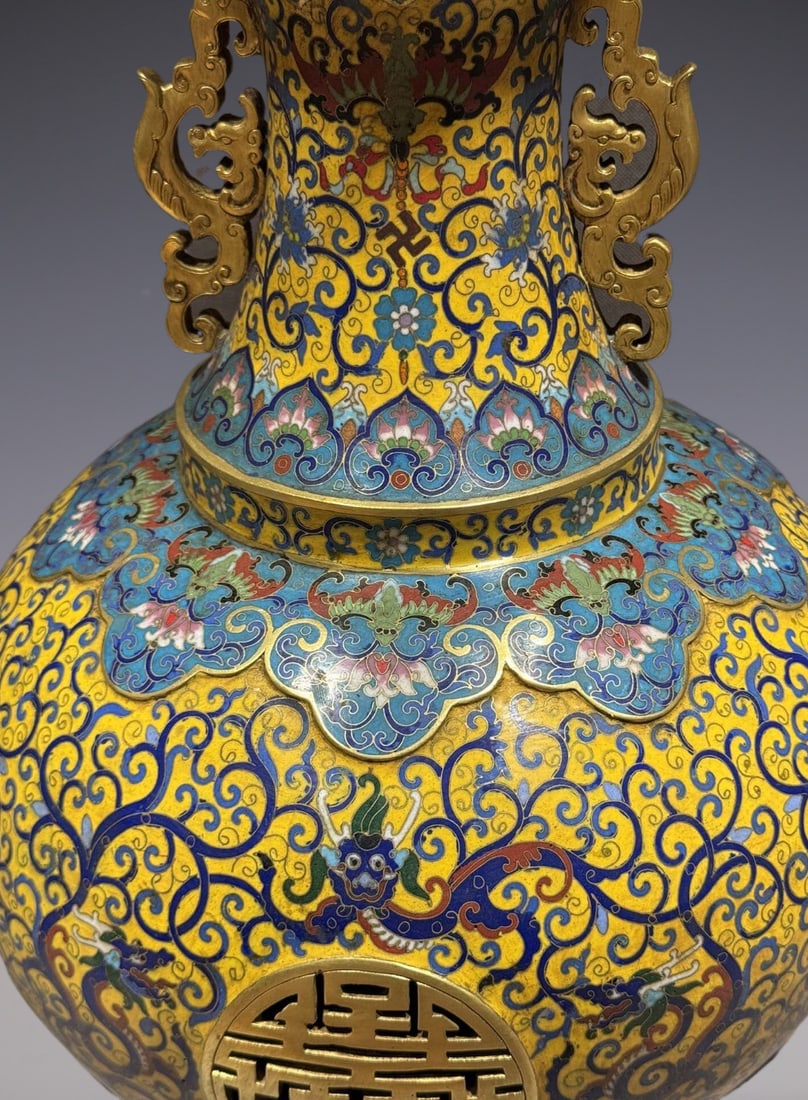An Exquisite Cloisonne Lotus Pattern Dragon Pattern Bats and Peach Pattern Double-Ears Vase - 4