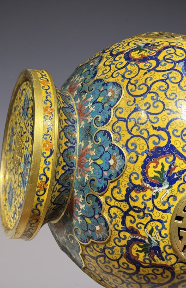 An Exquisite Cloisonne Lotus Pattern Dragon Pattern Bats and Peach Pattern Double-Ears Vase - 7