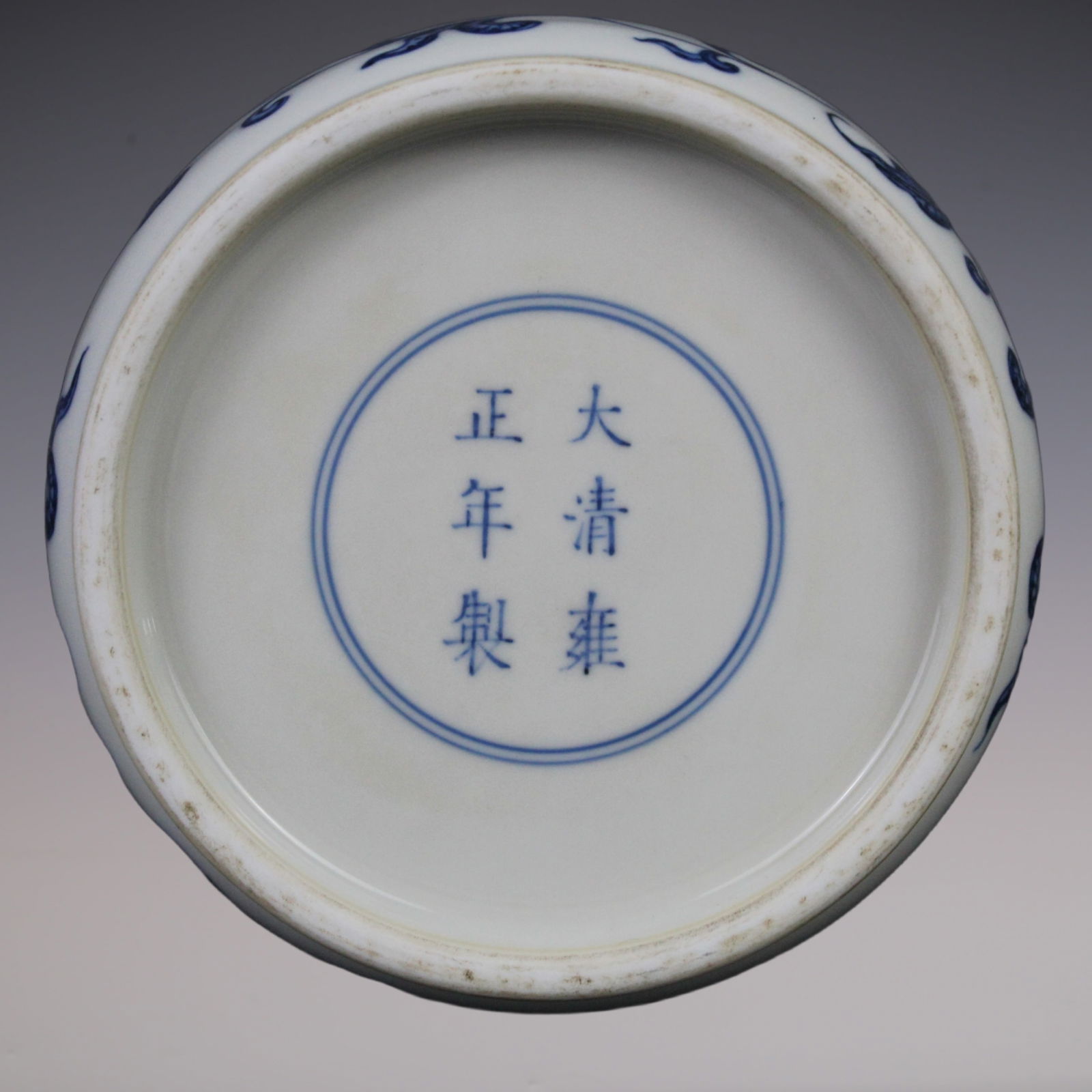 An Exquisite Blue and White Lotus Pattern Vase - 5