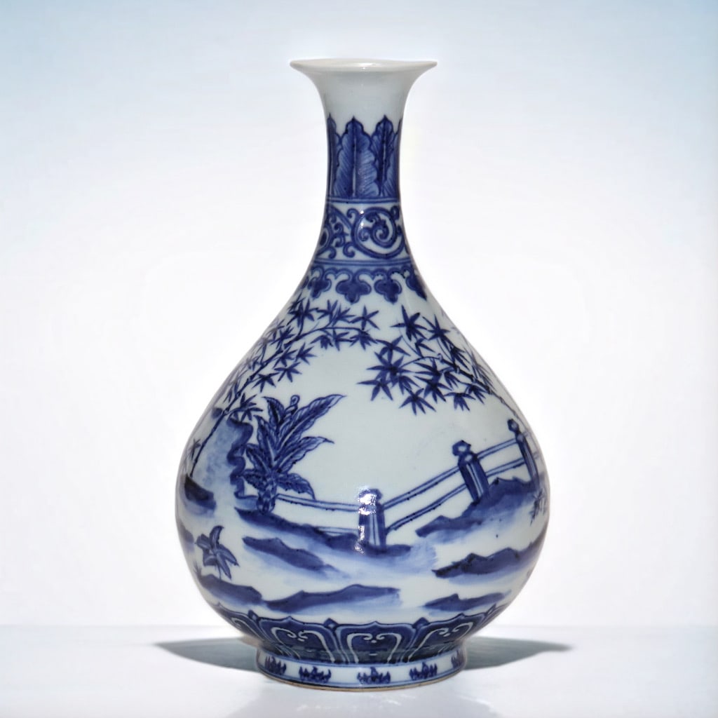 An Exquisite Blue and White Banana Leaf Pattern Vase - 3