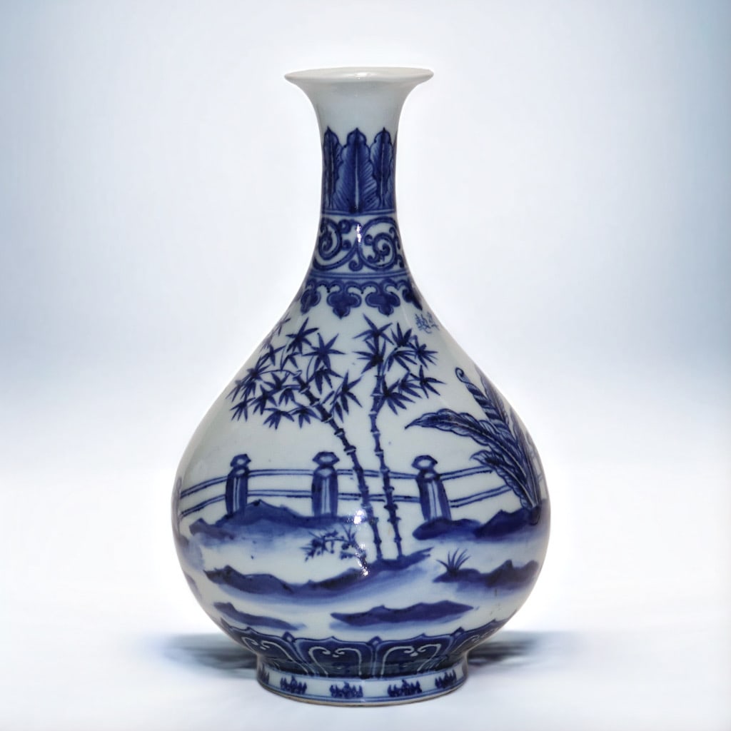 An Exquisite Blue and White Banana Leaf Pattern Vase - 4