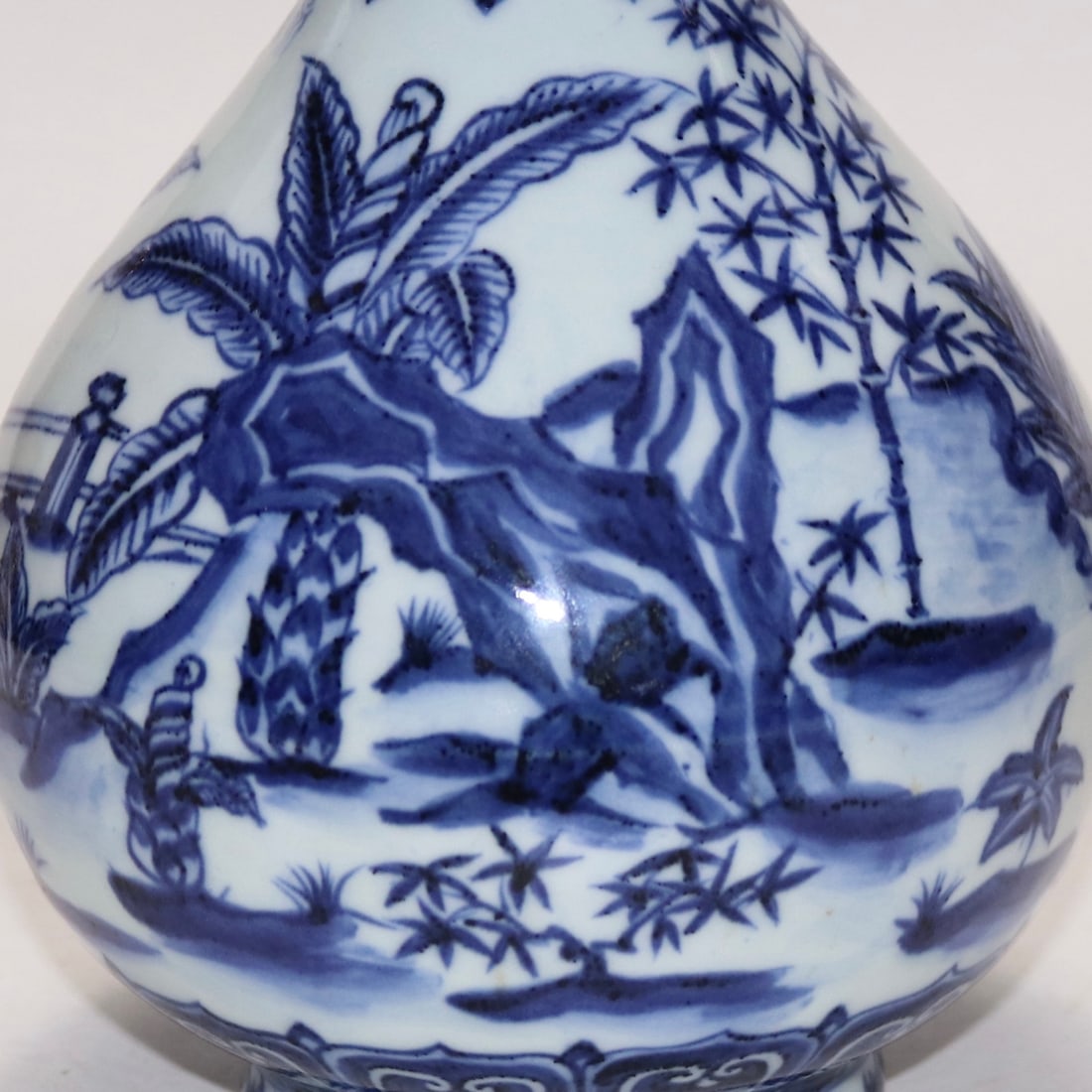 An Exquisite Blue and White Banana Leaf Pattern Vase - 6
