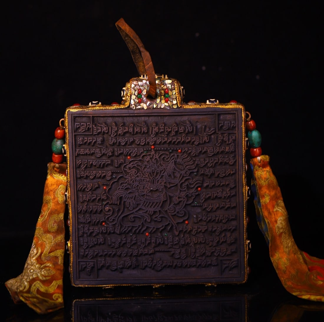 An Exquisite Wood Inlaid Gems Ornament (1 of 9)