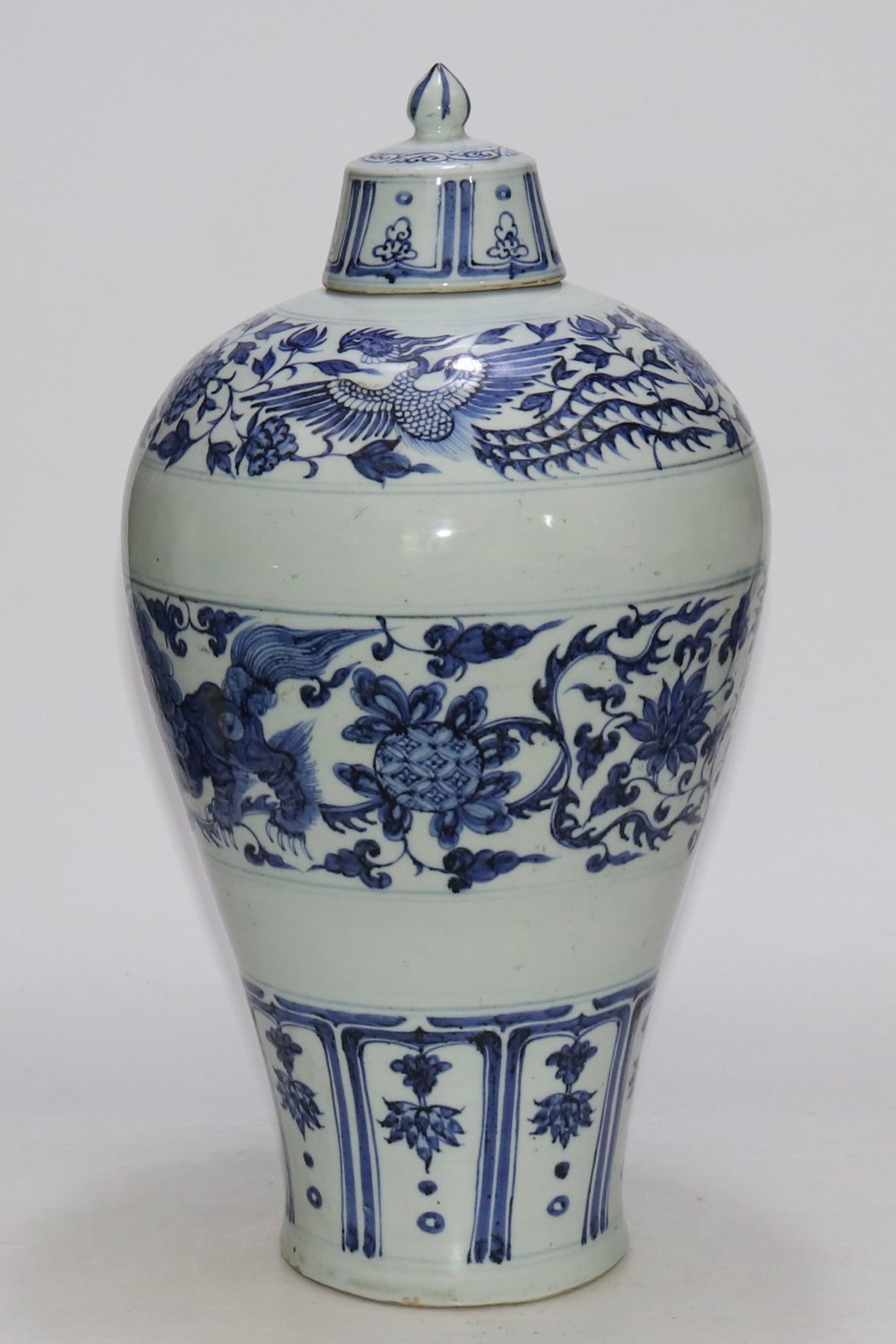 An Exquisite Blue and White Lotus Pattern Lion Pattern Phoenix Pattern Vase - 2