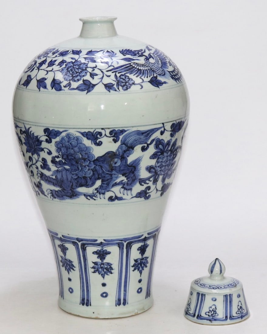 An Exquisite Blue and White Lotus Pattern Lion Pattern Phoenix Pattern Vase - 5