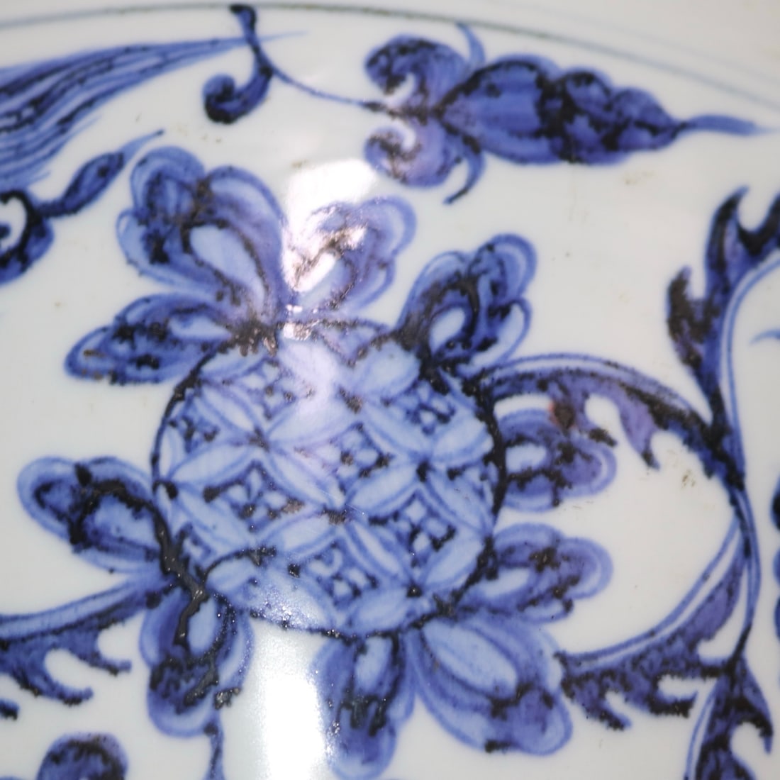 An Exquisite Blue and White Lotus Pattern Lion Pattern Phoenix Pattern Vase - 7