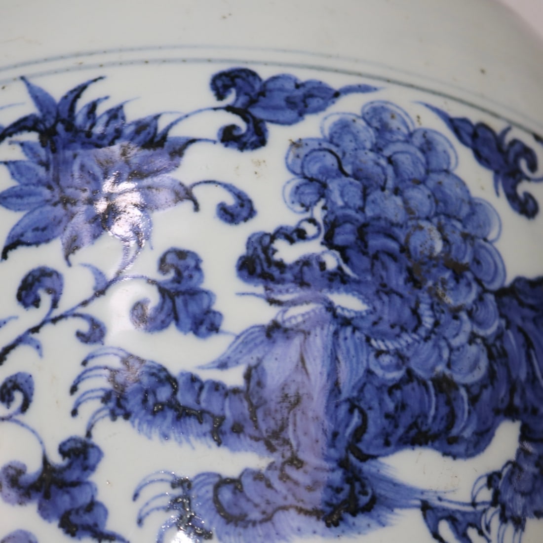 An Exquisite Blue and White Lotus Pattern Lion Pattern Phoenix Pattern Vase - 8