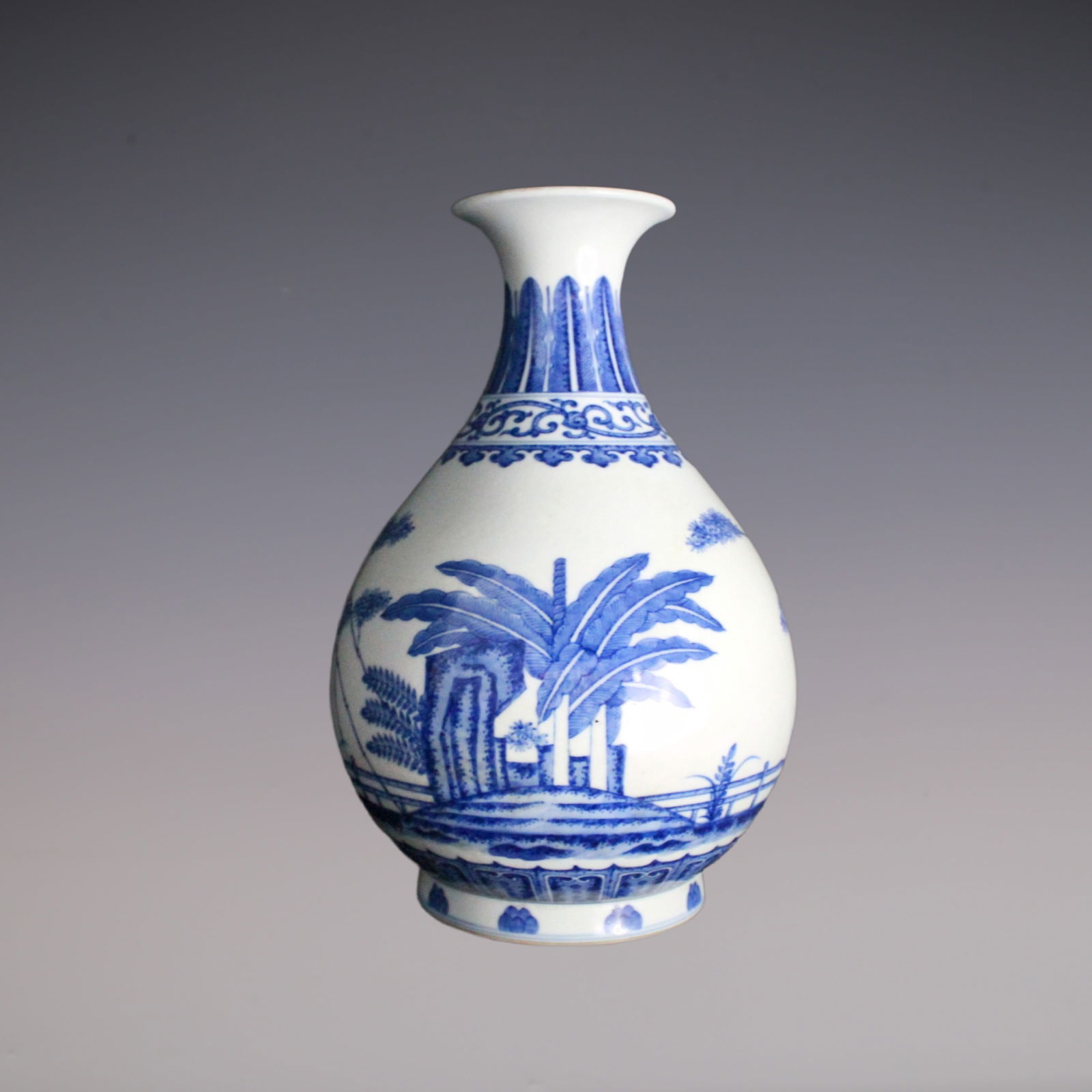 An Exquisite Blue and White Pine, Bamboo and Plum Blossom Pattern Vase: An Exquisite Blue and White Pine, Bamboo and Plum Blossom Pattern Vase Qing Dynasty, China Tongzhi Six-character Mark Size:28.5cmx12cm (The Dimensions Of All Batches Are Manually Measured.If You