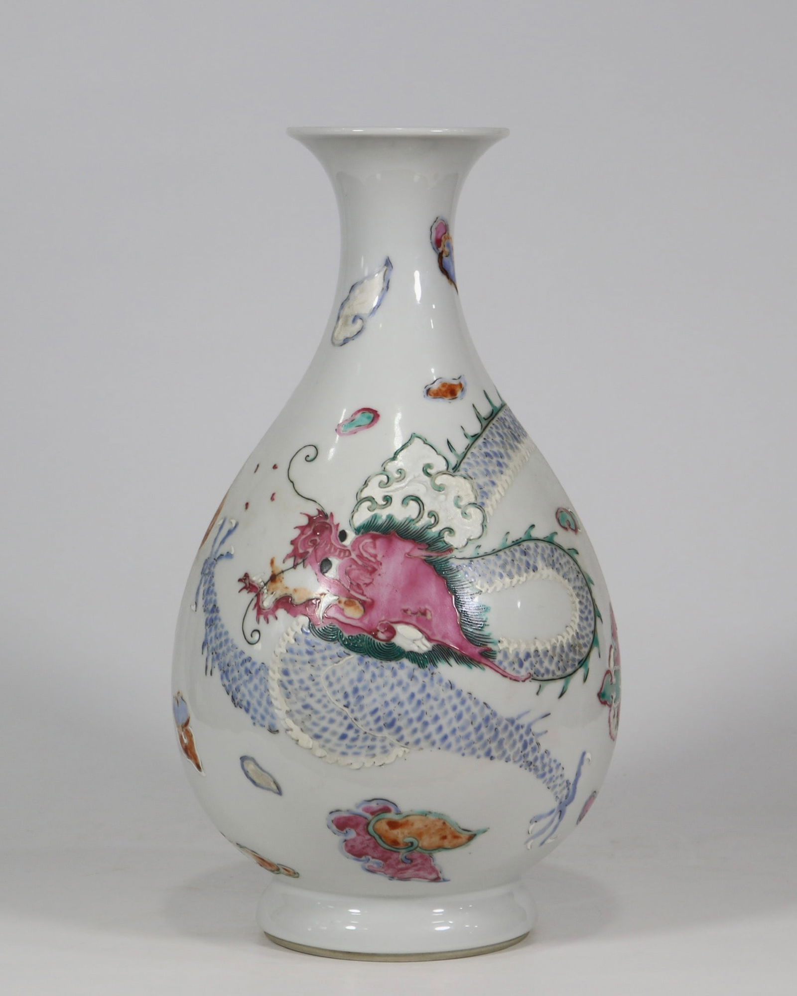An Exquisite Famille-Rose Dragon Pattern Vase (1 of 8)