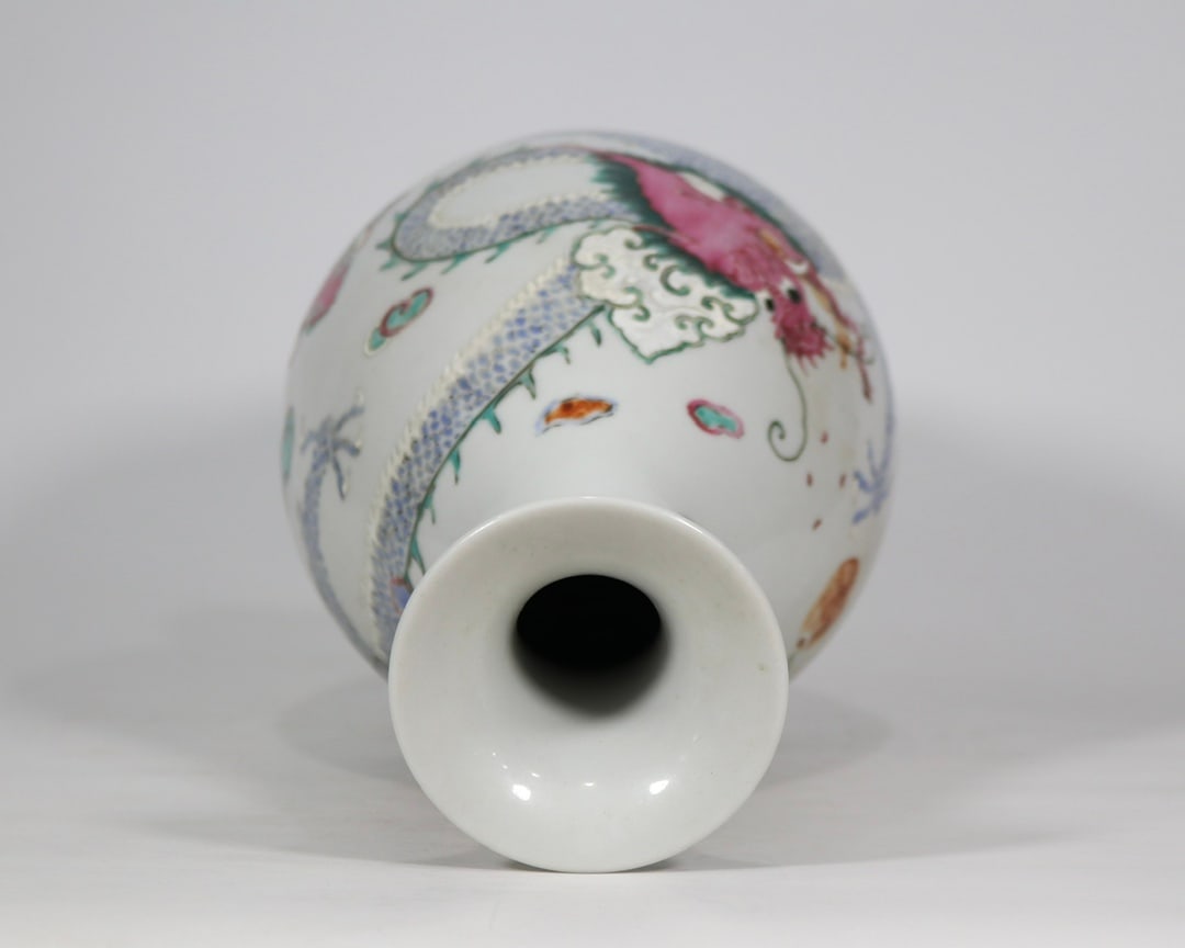 An Exquisite Famille-Rose Dragon Pattern Vase - 6