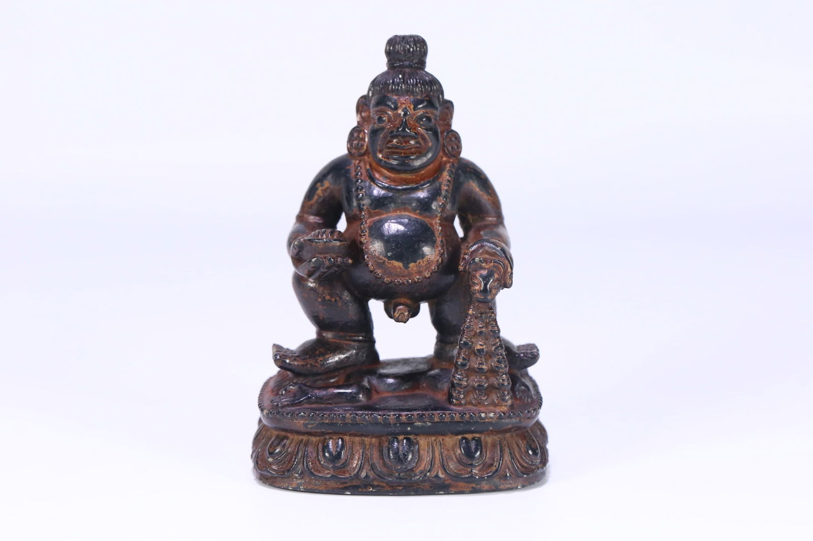An Exquisite Black Stone Statue of Mammon: An Exquisite Black Stone Statue of Mammon Qing Dynasty, China Size:11.2cmx7.8cmx5.9cm Weight:351g (The Dimensions Of All Batches Are Manually Measured.If You Need More Detailed Information, Please