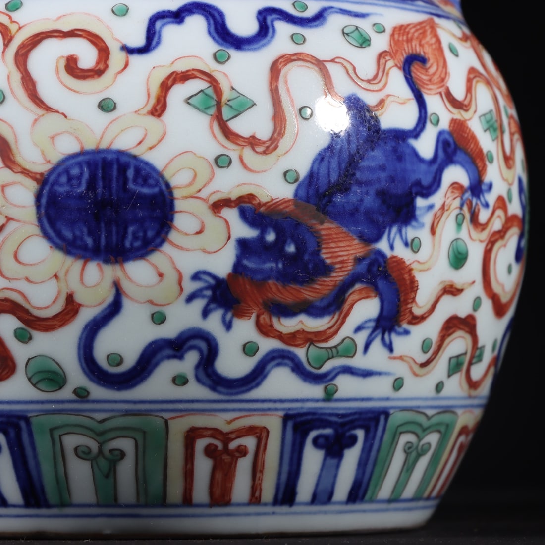 An Exquisite Wucai Lion Pattern Ewer - 4