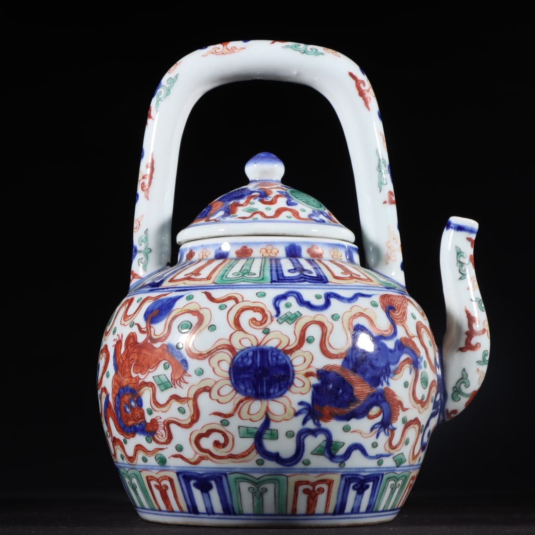 An Exquisite Wucai Lion Pattern Ewer - 6