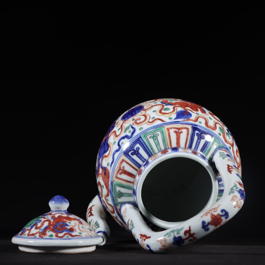 An Exquisite Wucai Lion Pattern Ewer - 8