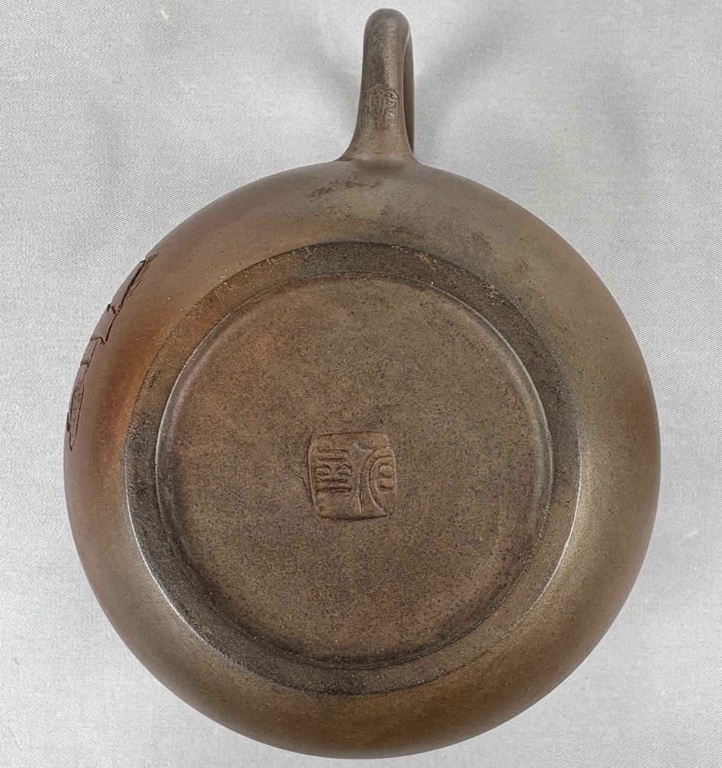 An Exquisite Purple Sands Figure Pattern Teapot - 9