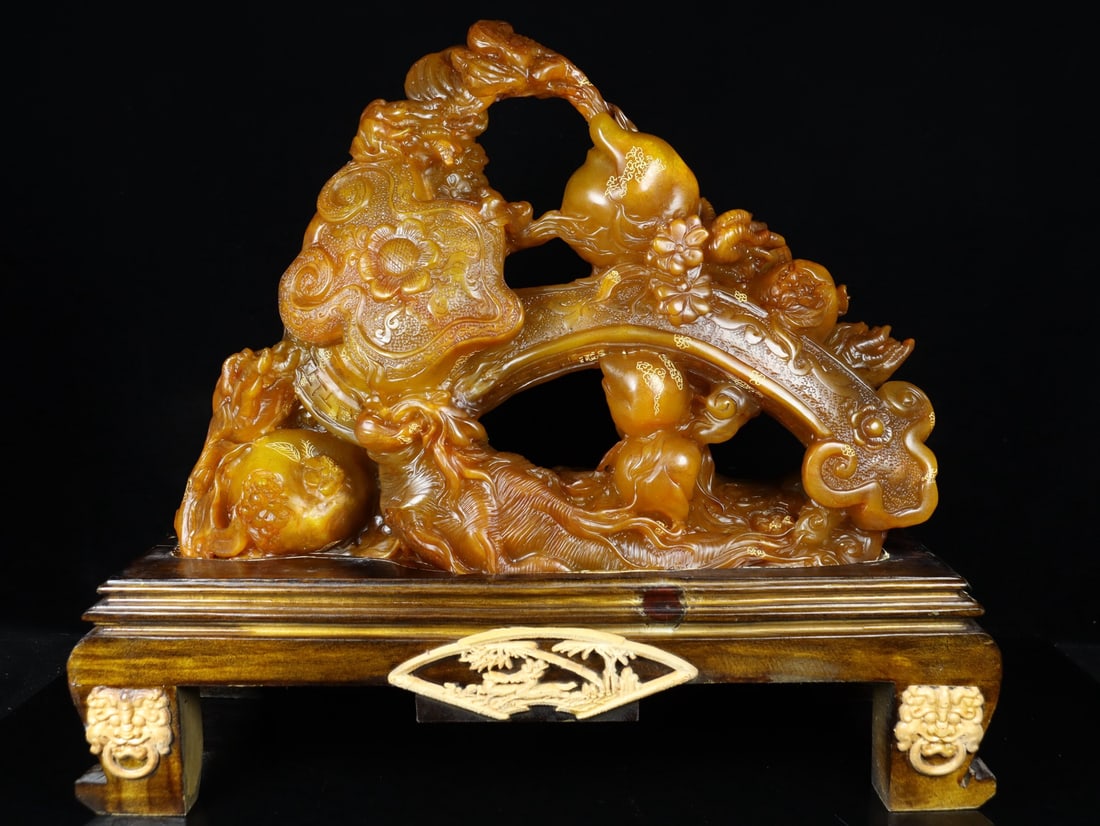 An Exquisite Tianhuang Stone Flower and Fruit Pattern Ornament: An Exquisite Tianhuang Stone Flower and Fruit Pattern Ornament Qing Dynasty, China Size:35cmx26cmx15cm Weight:7.68kg (The Dimensions Of All Batches Are Manually Measured.If You Need More Detailed